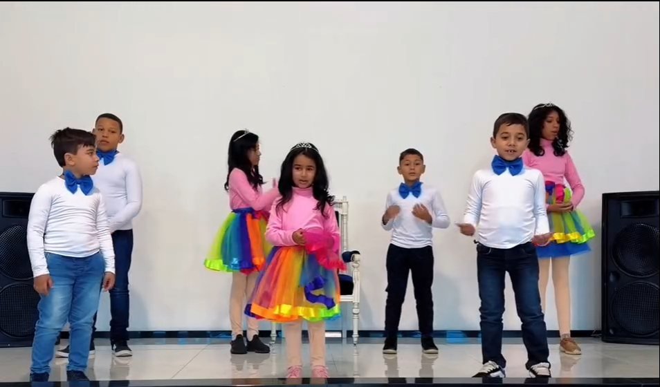 Apresentação das crianças da igreja